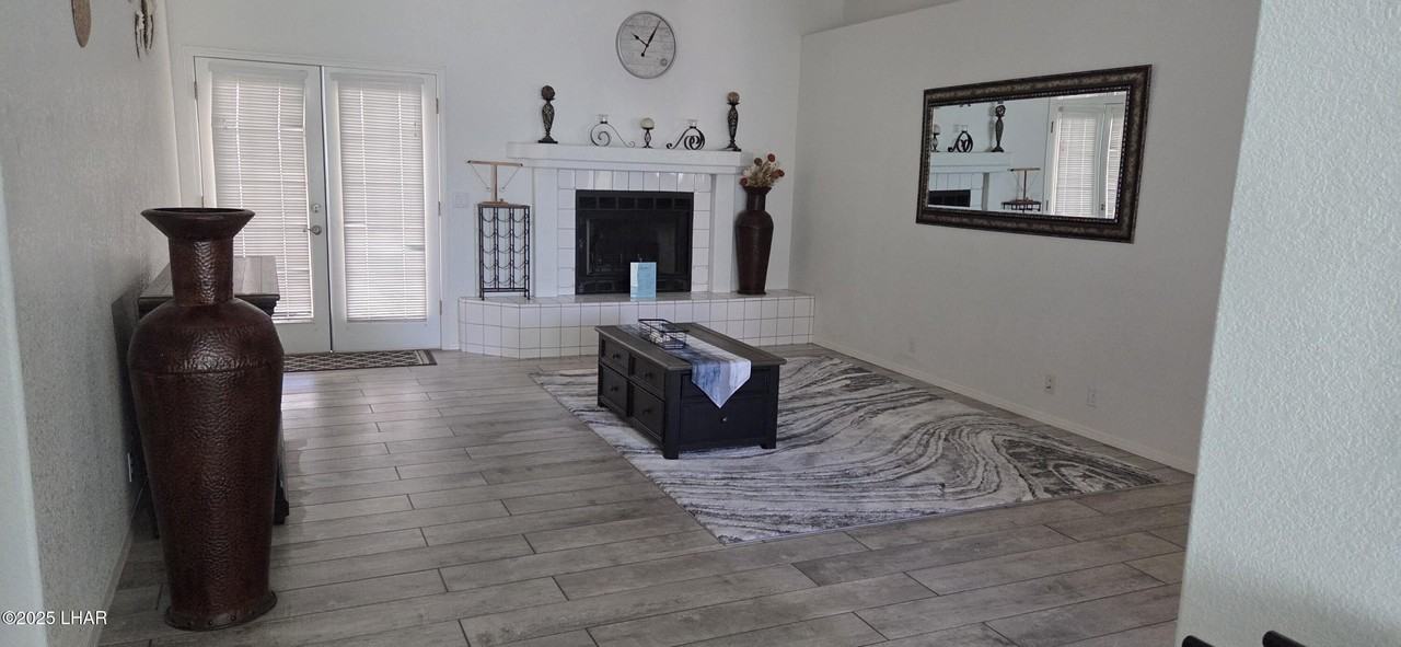 1697 Cardinal Dr - Photo 2 of 6