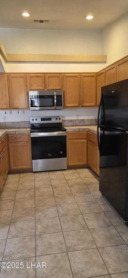 1050 Date Dr - Photo 2 of 3