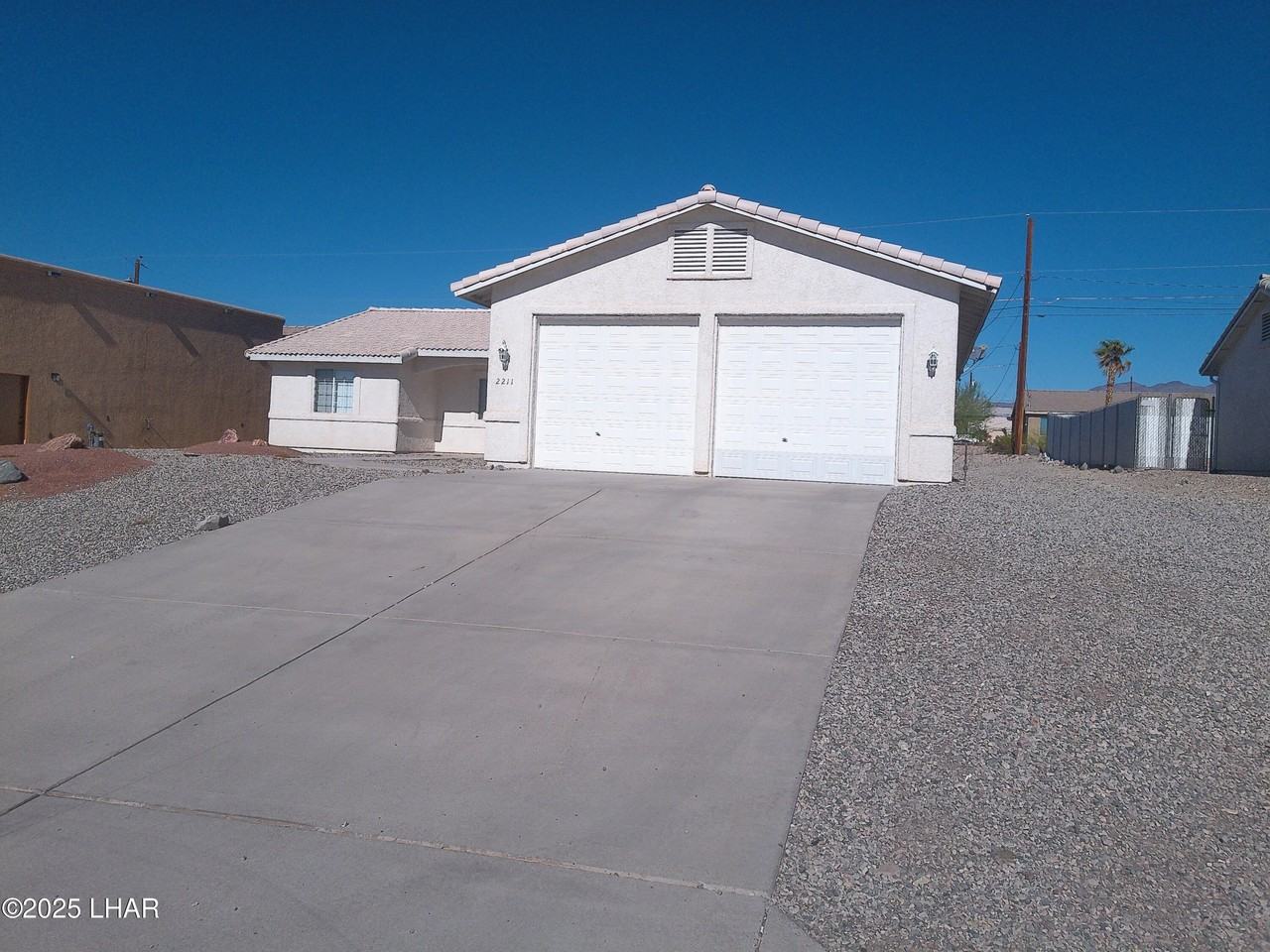 2211 Holly Ave - Photo 2 of 27