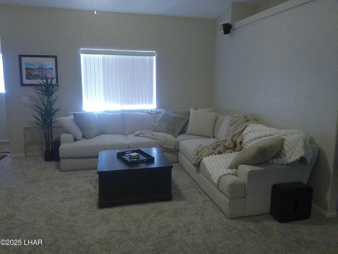 2211 Holly Ave - Photo 4 of 27