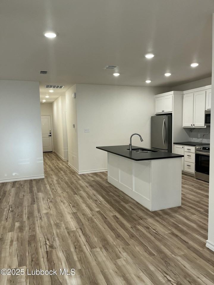 5841 Virginia Ave - Photo 6 of 16