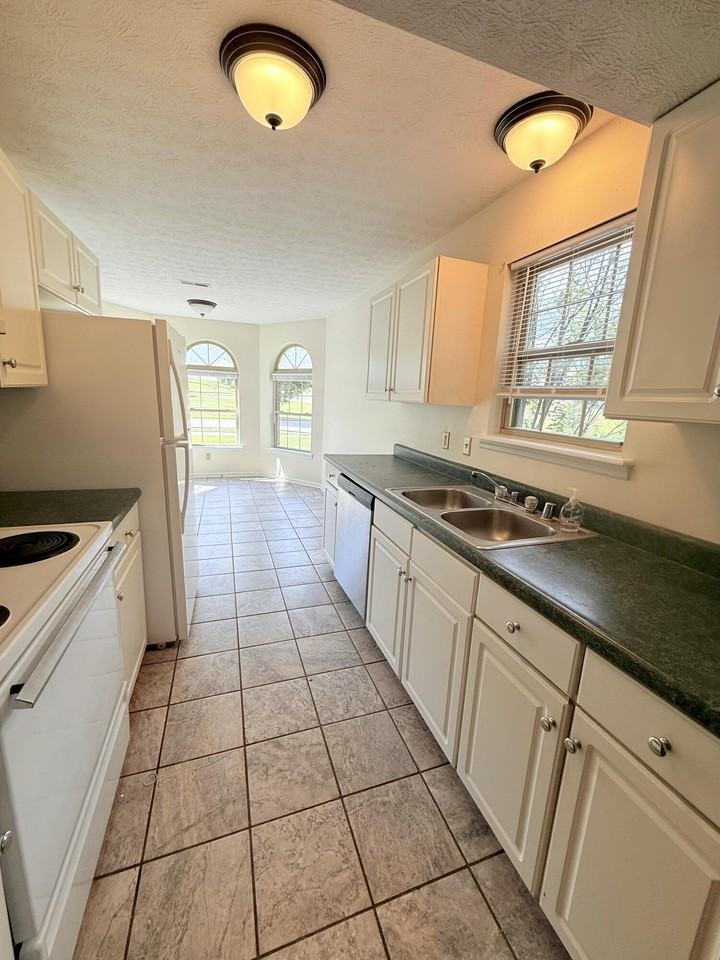 200 Shamrock Ln Apt 1 #1 - Photo 5 of 13