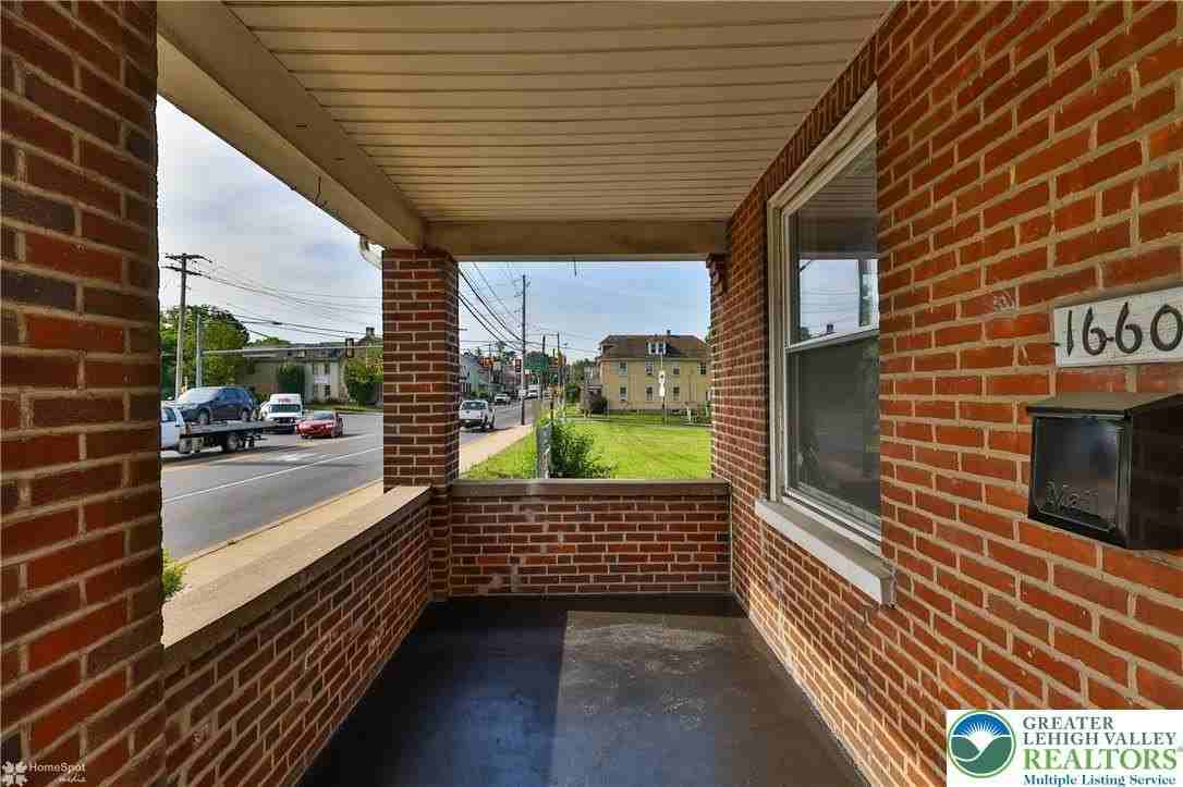 1660 Main St - Photo 4 of 31