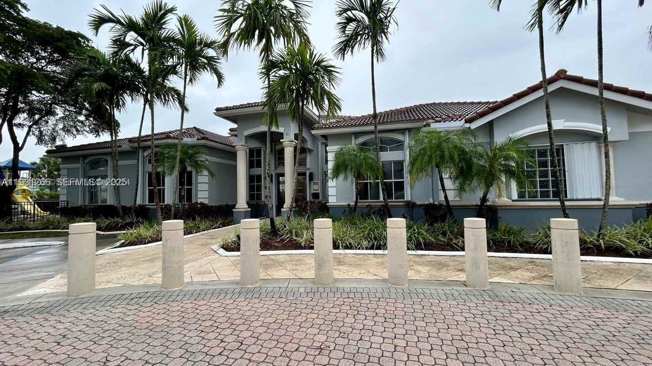 155 Sw 96th Ter #2-201 - Photo 4 of 8