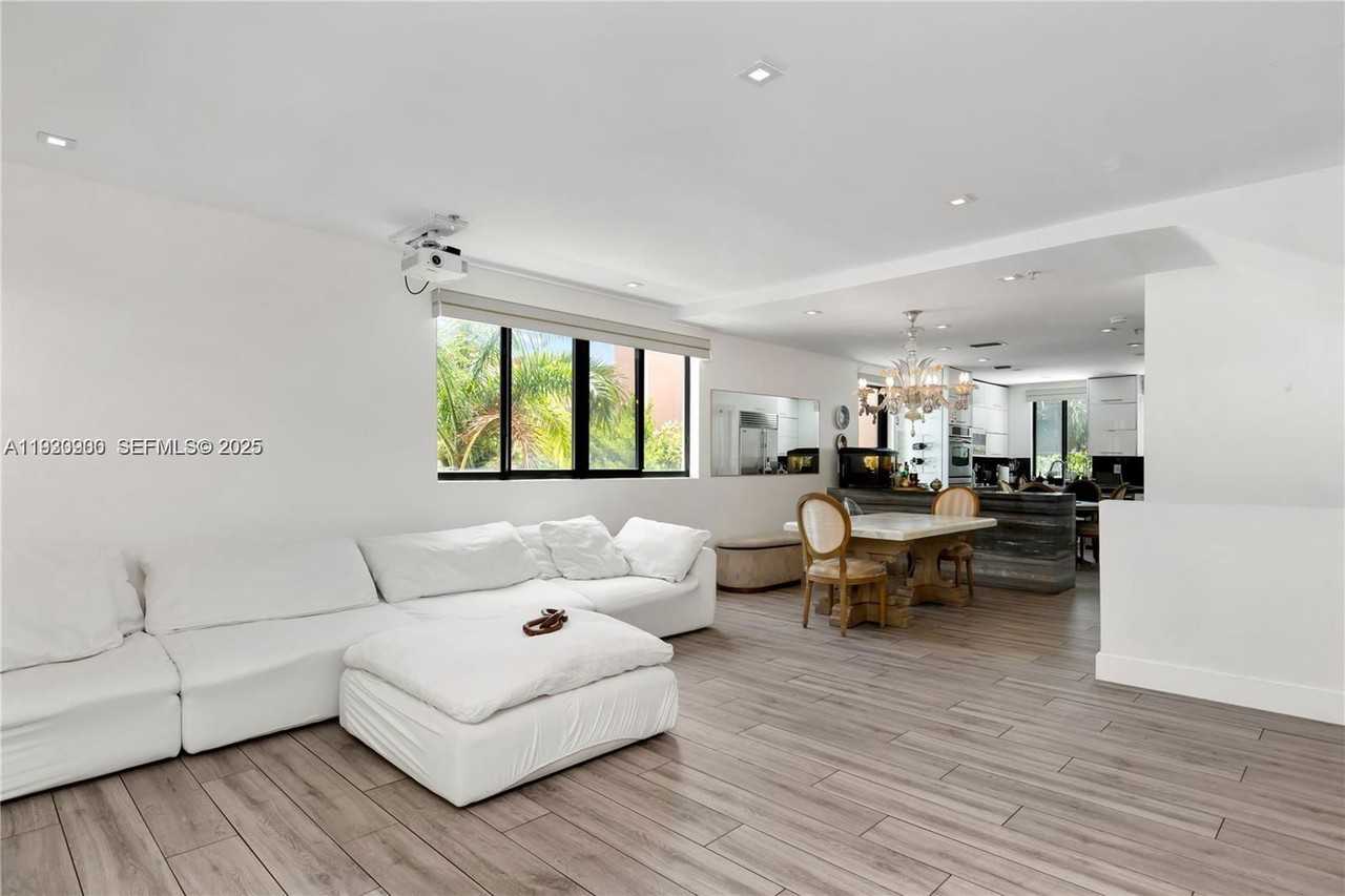 1150 98th St #10 - Photo 5 of 8