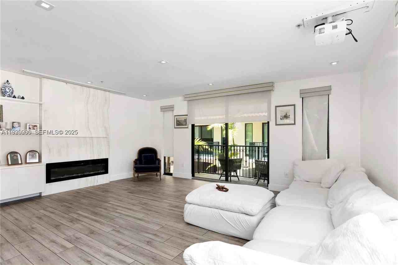 1150 98th St #10 - Photo 6 of 8