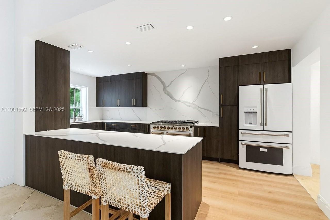 1951 Secoffee St - Photo 3 of 14