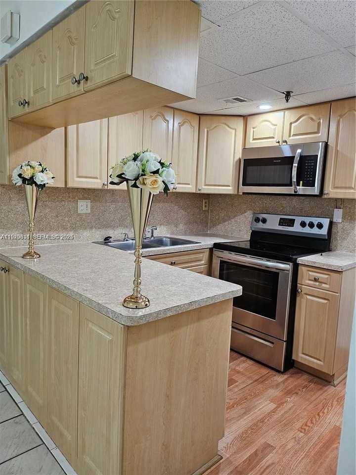 10641 Sw 108th Ave #1H - Photo 4 of 8