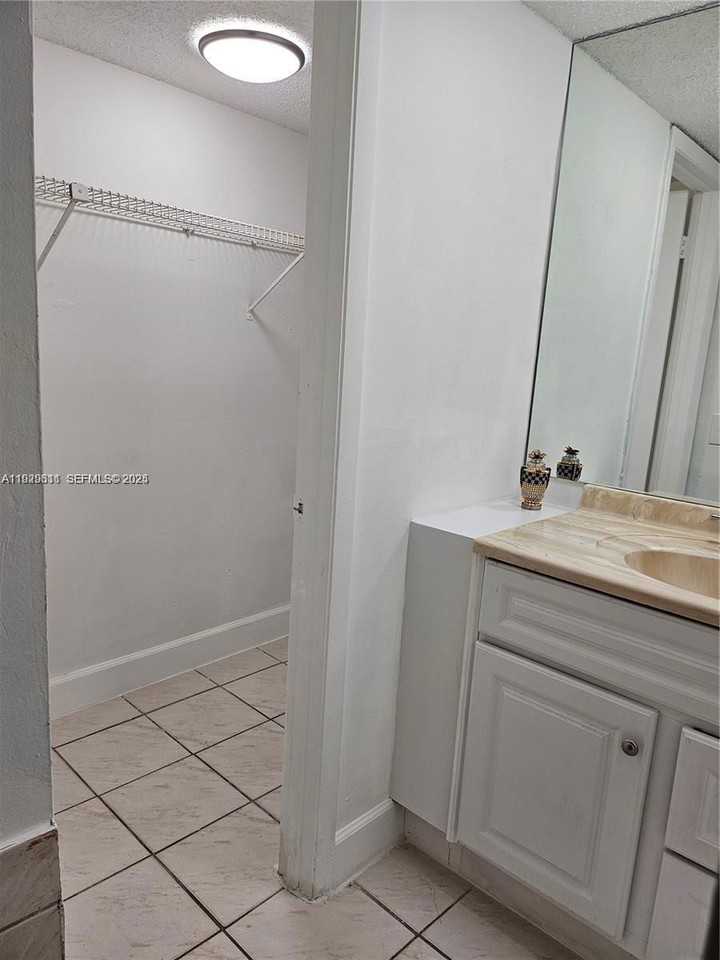 10641 Sw 108th Ave #1H - Photo 6 of 8