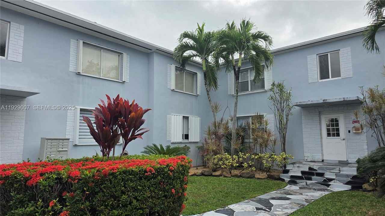 530 Sw 10th St #1B - Photo 3 of 8