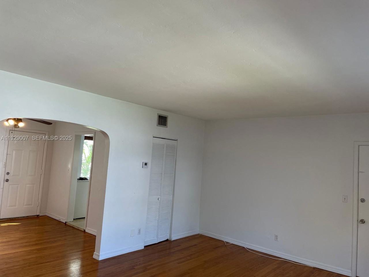 530 Sw 10th St #1B - Photo 5 of 8