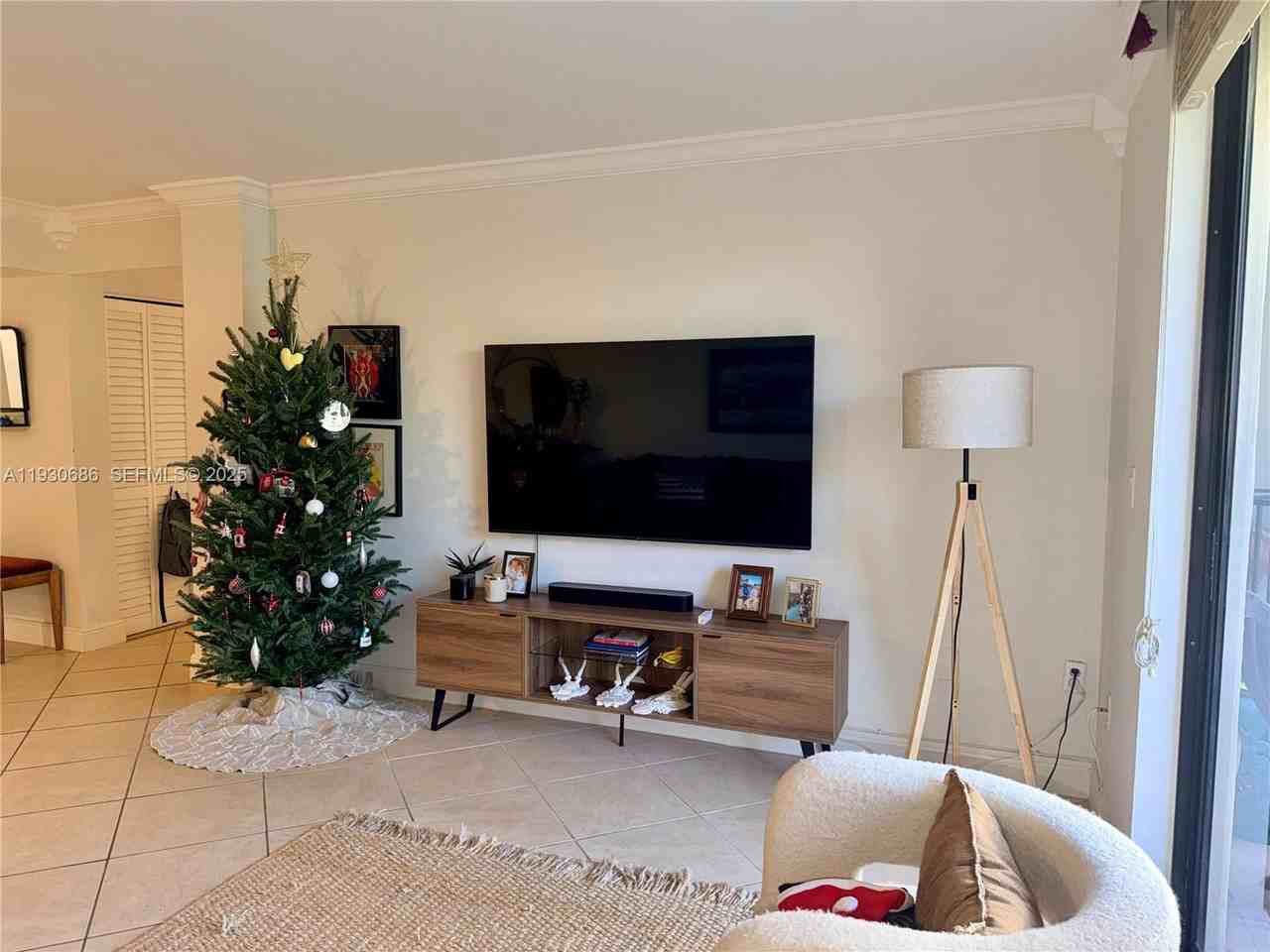 8065 Sw 107th Ave #313 - Photo 7 of 8