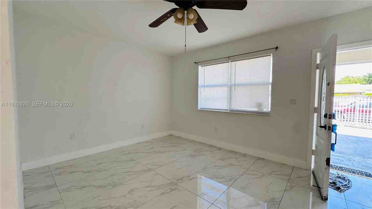 10480 Sw 172nd St - Photo 3 of 8