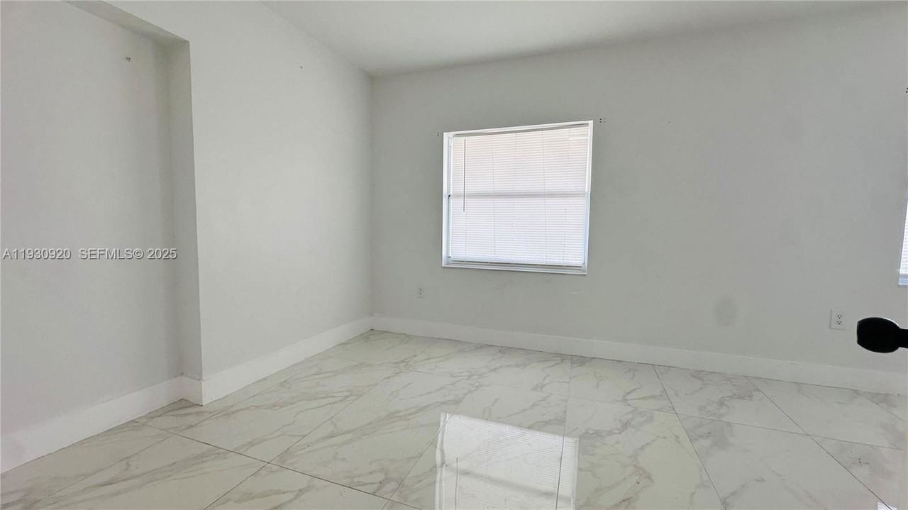 10480 Sw 172nd St - Photo 6 of 8