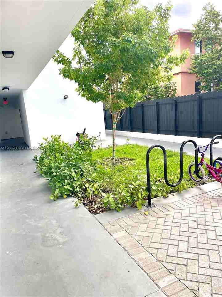 1547 Nw 2nd St #105 - Photo 2 of 8