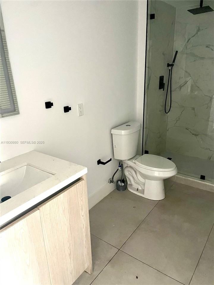 1547 Nw 2nd St #105 - Photo 3 of 8