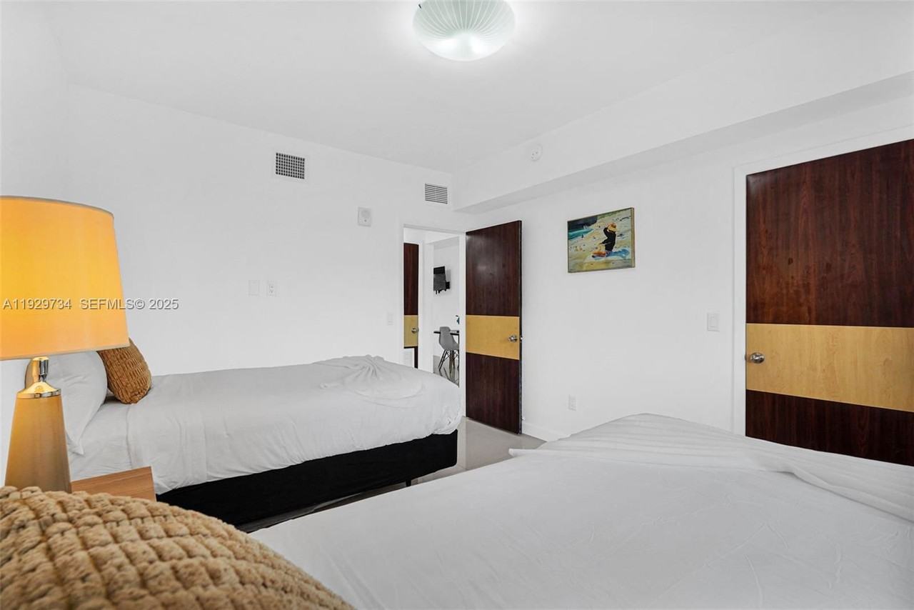 1025 94th St #9 - Photo 2 of 8