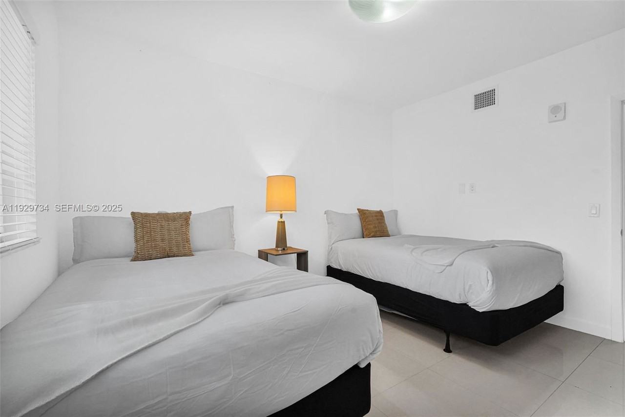 1025 94th St #9 - Photo 6 of 8