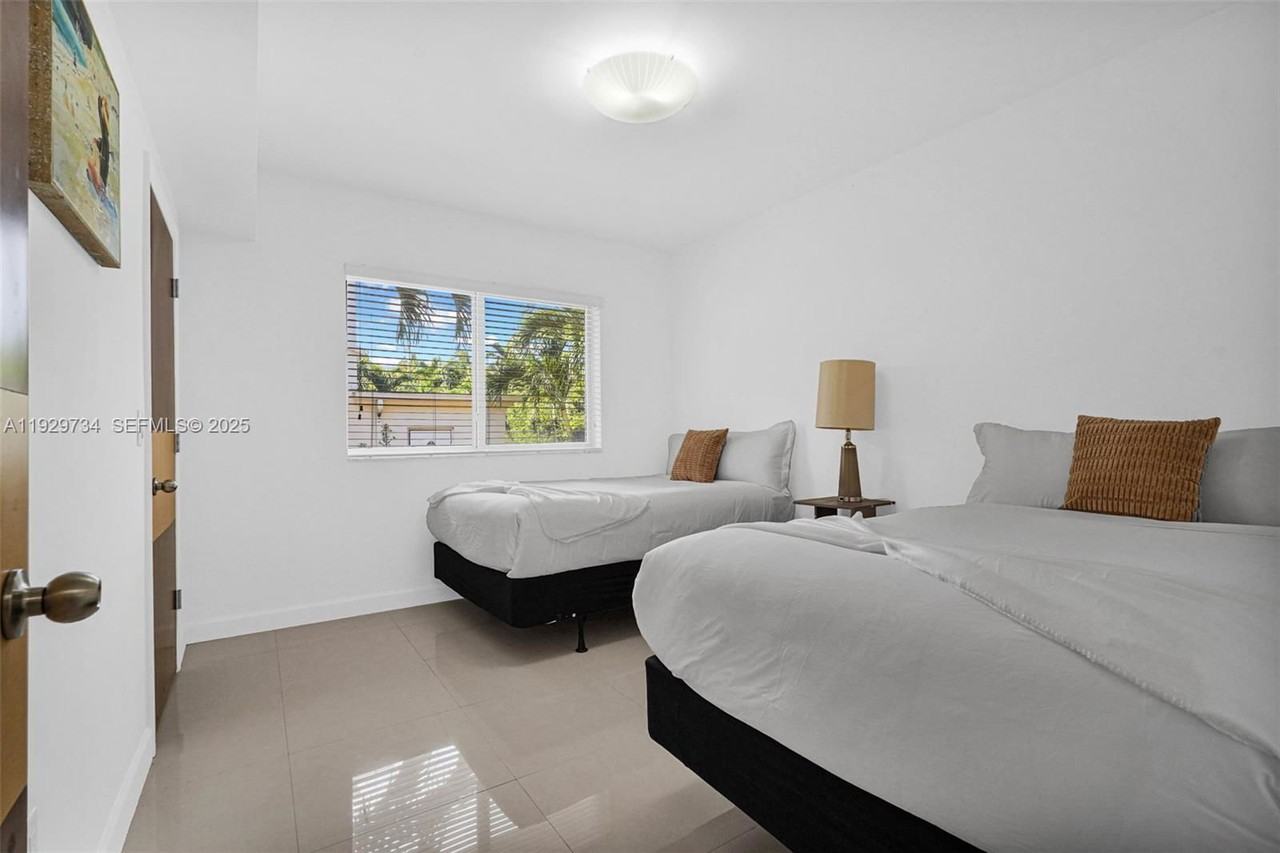 1025 94th St #9 - Photo 7 of 8