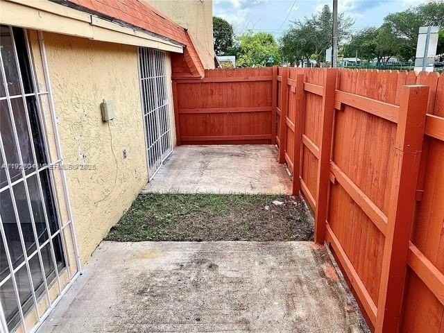 805 Nw 13th St - Photo 2 of 10