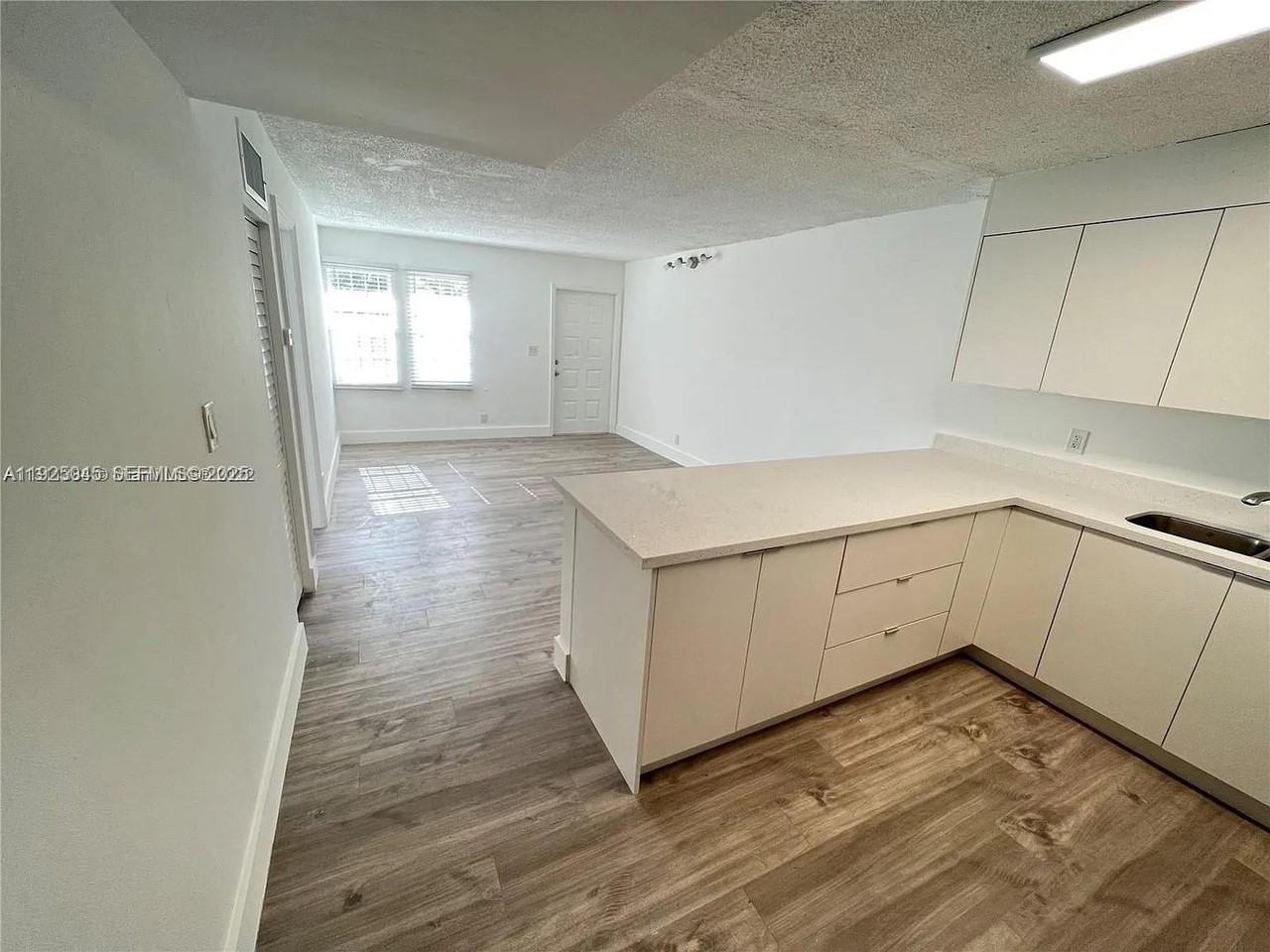 805 Nw 13th St - Photo 4 of 10