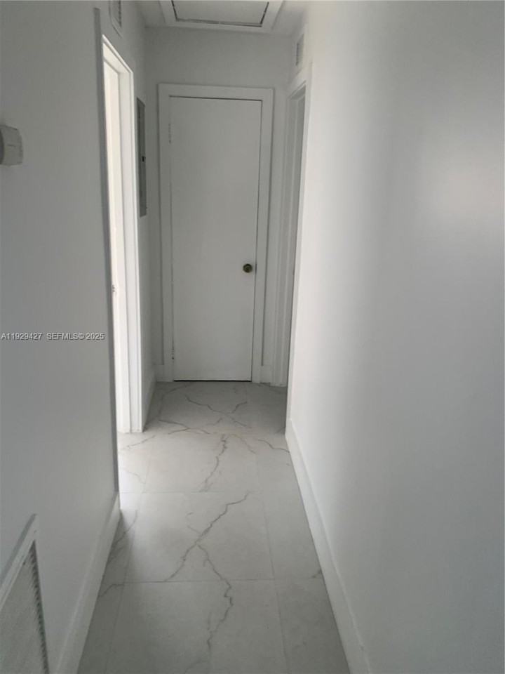 14301 Sw 105th Ave - Photo 5 of 8