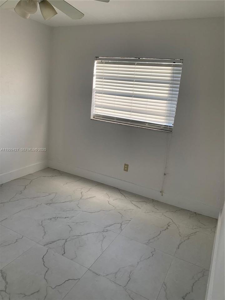 14301 Sw 105th Ave - Photo 7 of 8