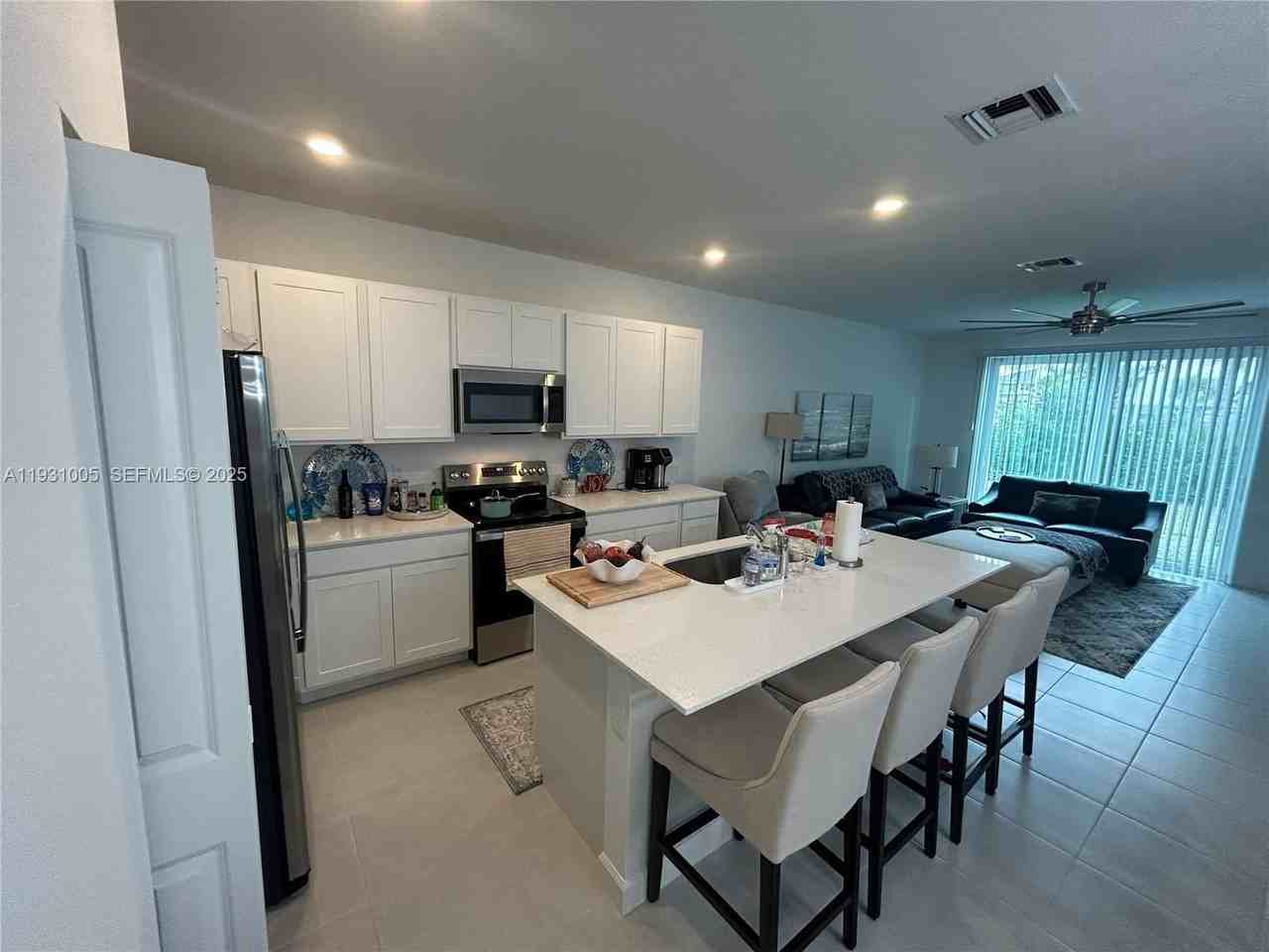 345 Se Crossoak Ln #0 - Photo 2 of 13