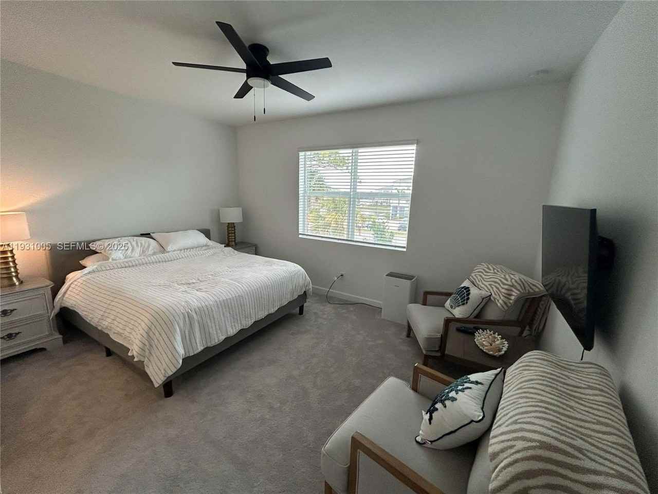 345 Se Crossoak Ln #0 - Photo 6 of 13