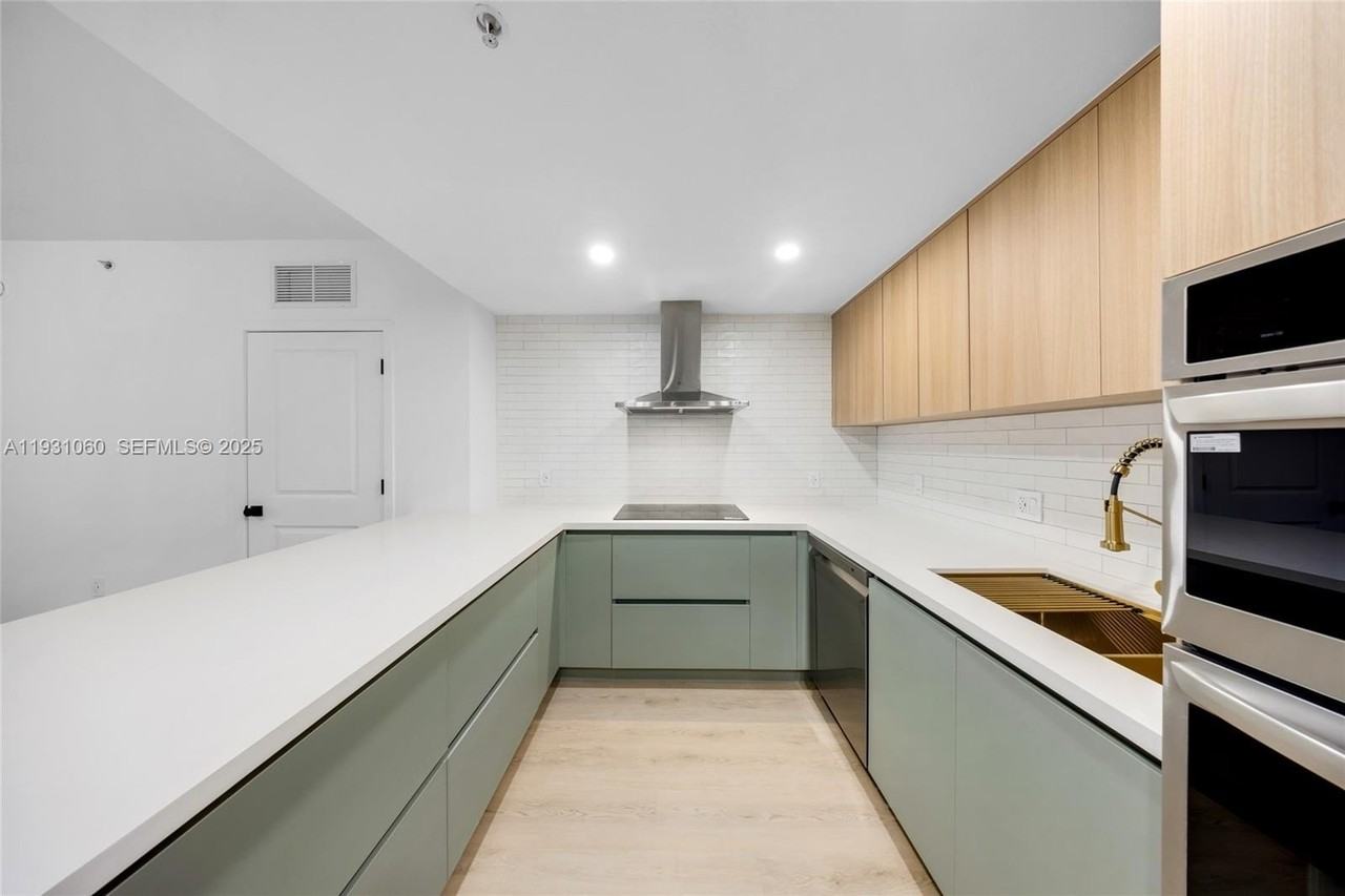 170 Se 14th St #2701 - Photo 6 of 35