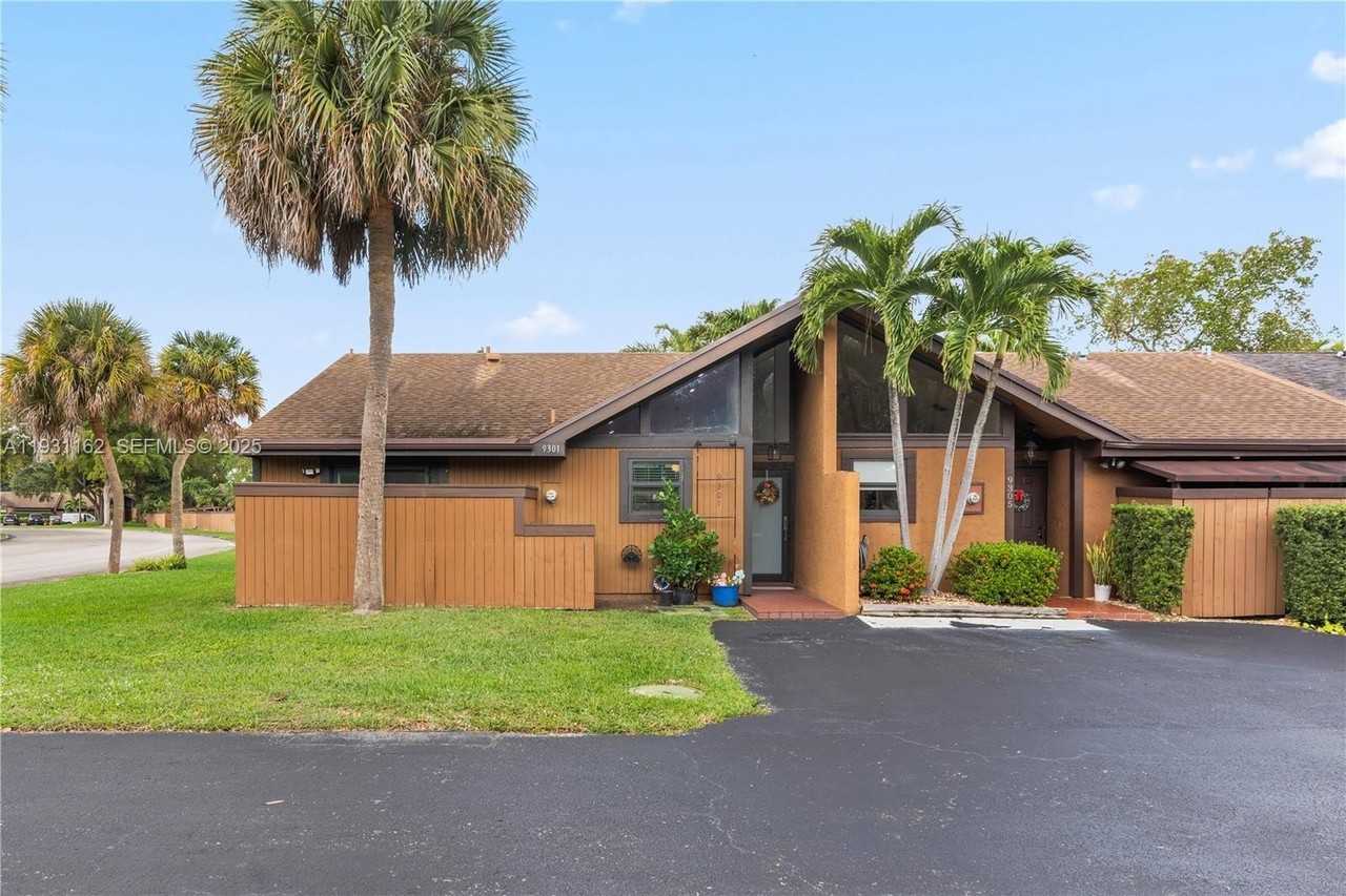 9301 Sw 130th St - Photo 2 of 32