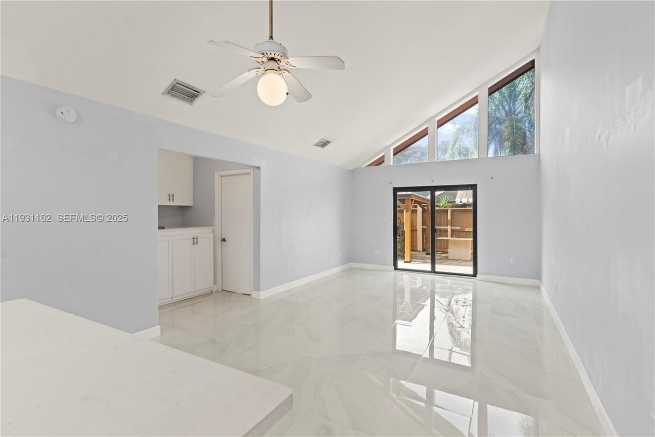 9301 Sw 130th St - Photo 3 of 32