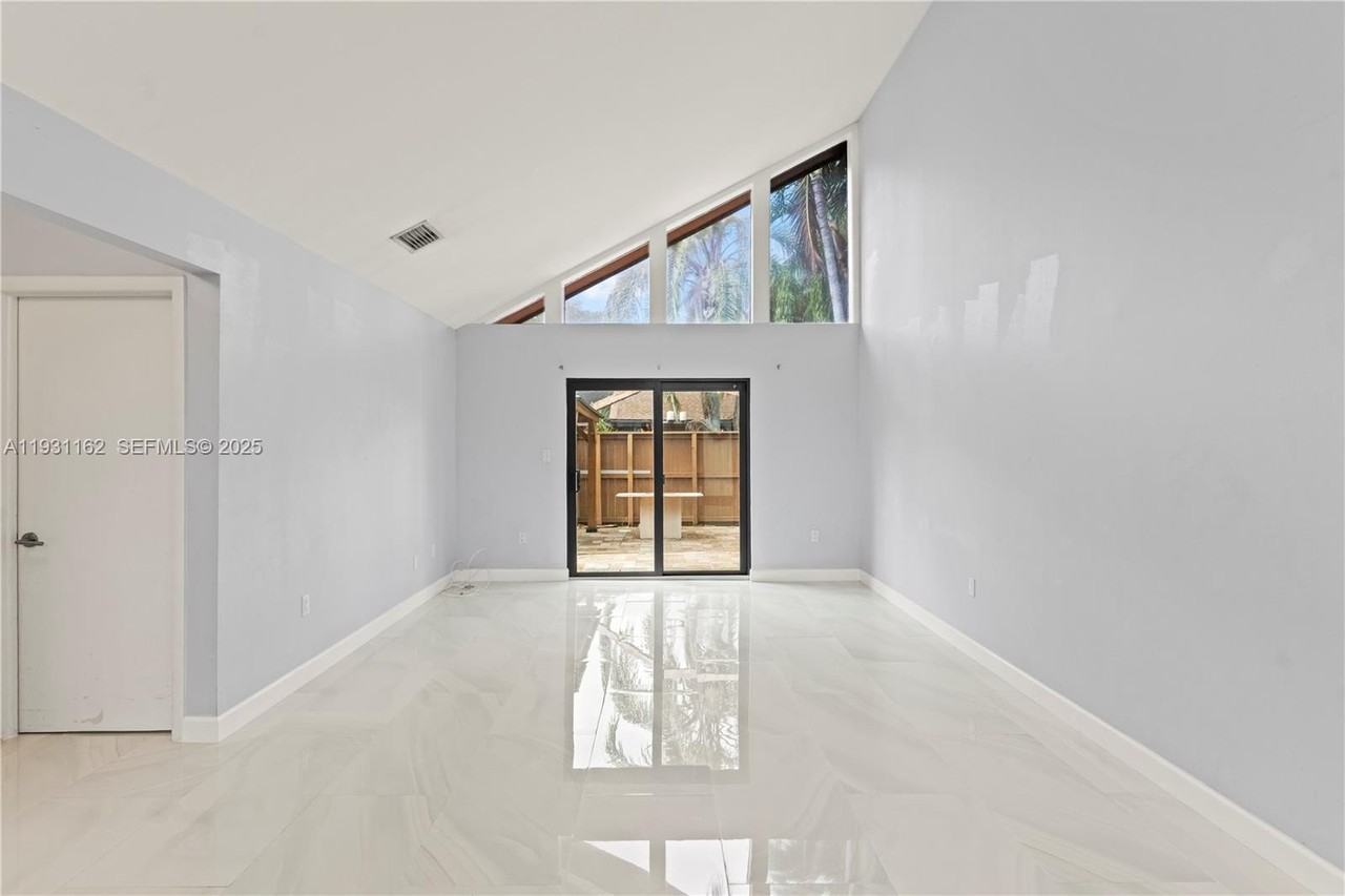 9301 Sw 130th St - Photo 4 of 32