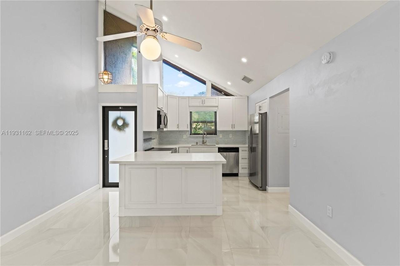 9301 Sw 130th St - Photo 5 of 32