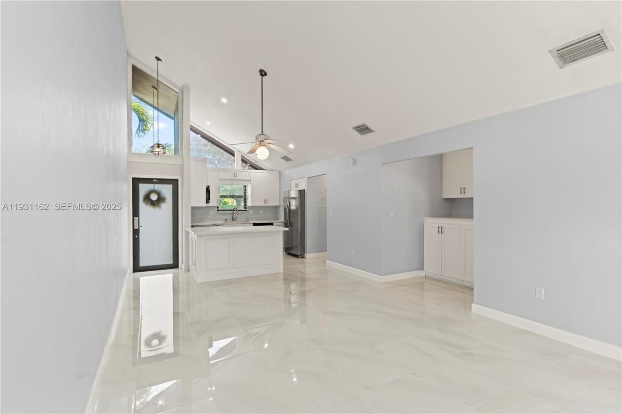 9301 Sw 130th St - Photo 7 of 32