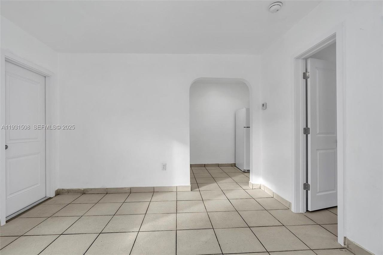 634 Sw 10th St #4 - Photo 6 of 19