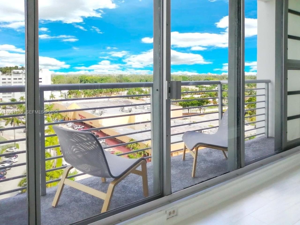 1720 Harrison St #10F - Photo 4 of 10