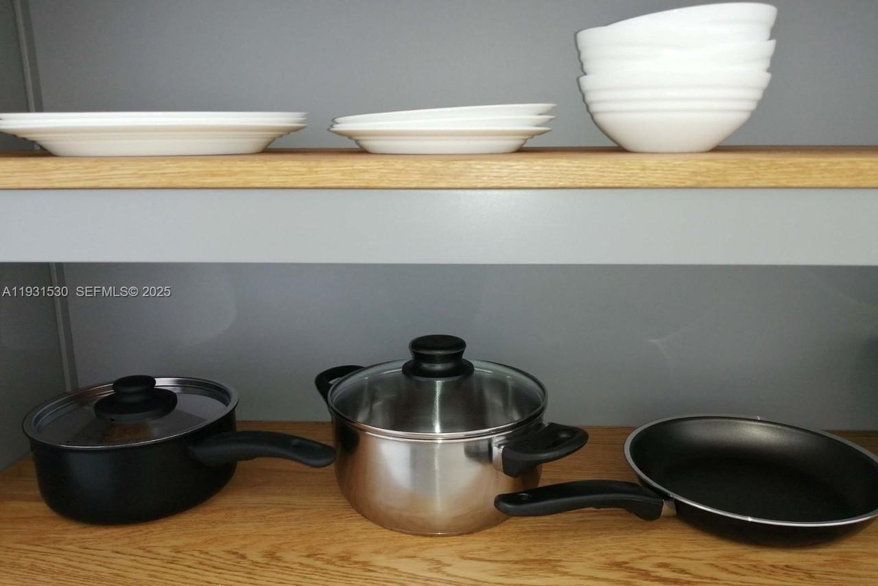 1720 Harrison St #10F - Photo 5 of 10