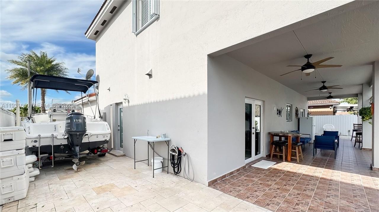 18361 Sw 154th Ave #0 - Photo 5 of 48