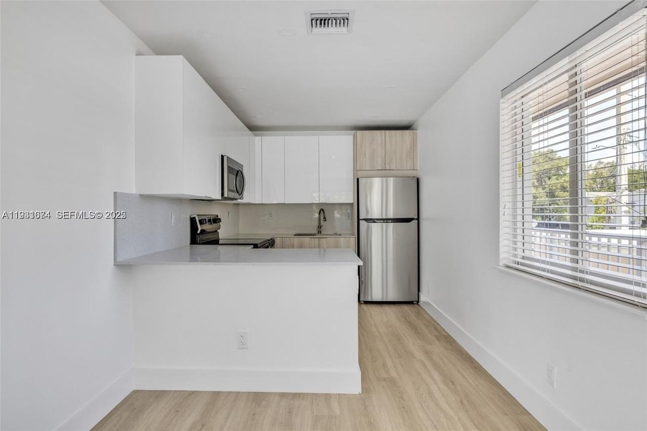 417 Se 3rd Ave #3 - Photo 5 of 15