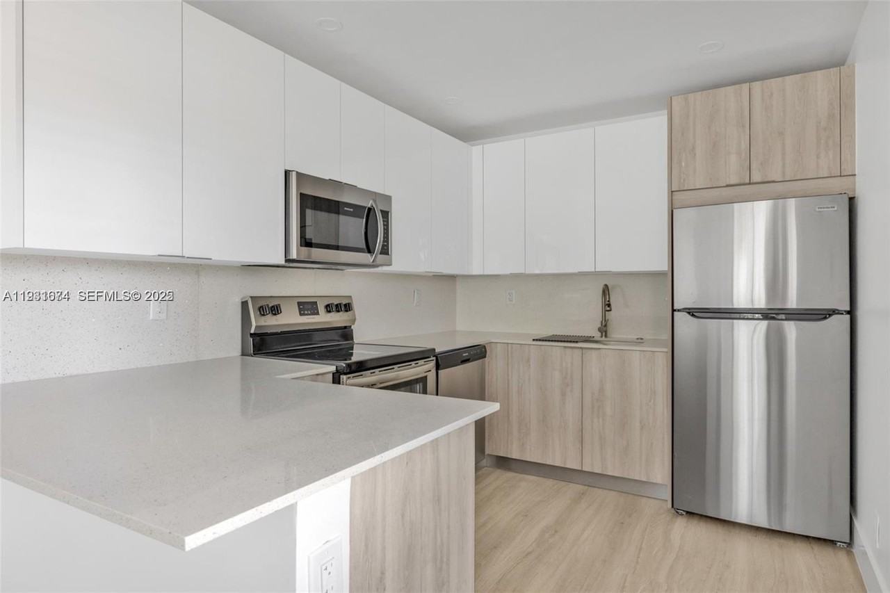 417 Se 3rd Ave #3 - Photo 6 of 15