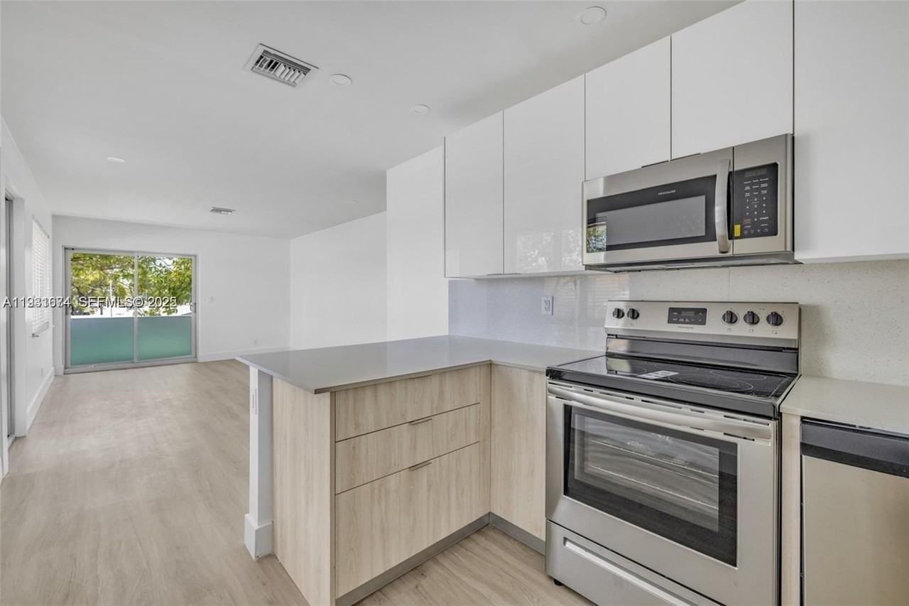 417 Se 3rd Ave #3 - Photo 7 of 15