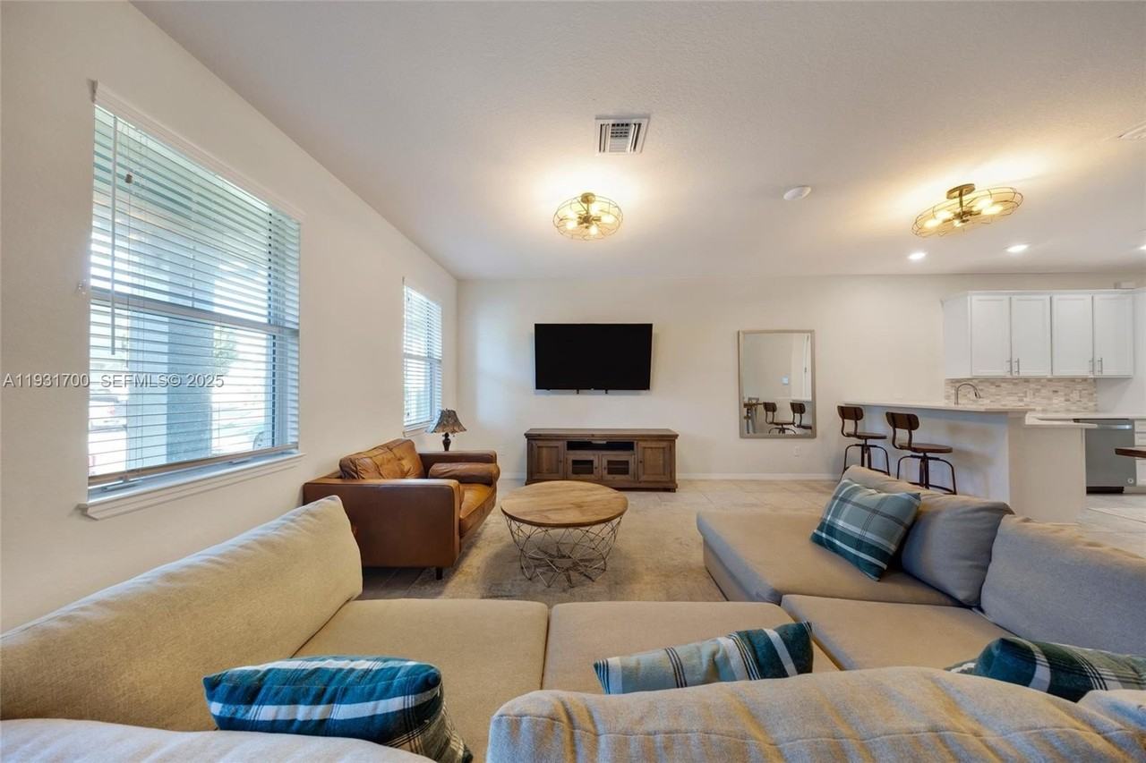 5110 Eucalyptus Dr #3 - Photo 5 of 36