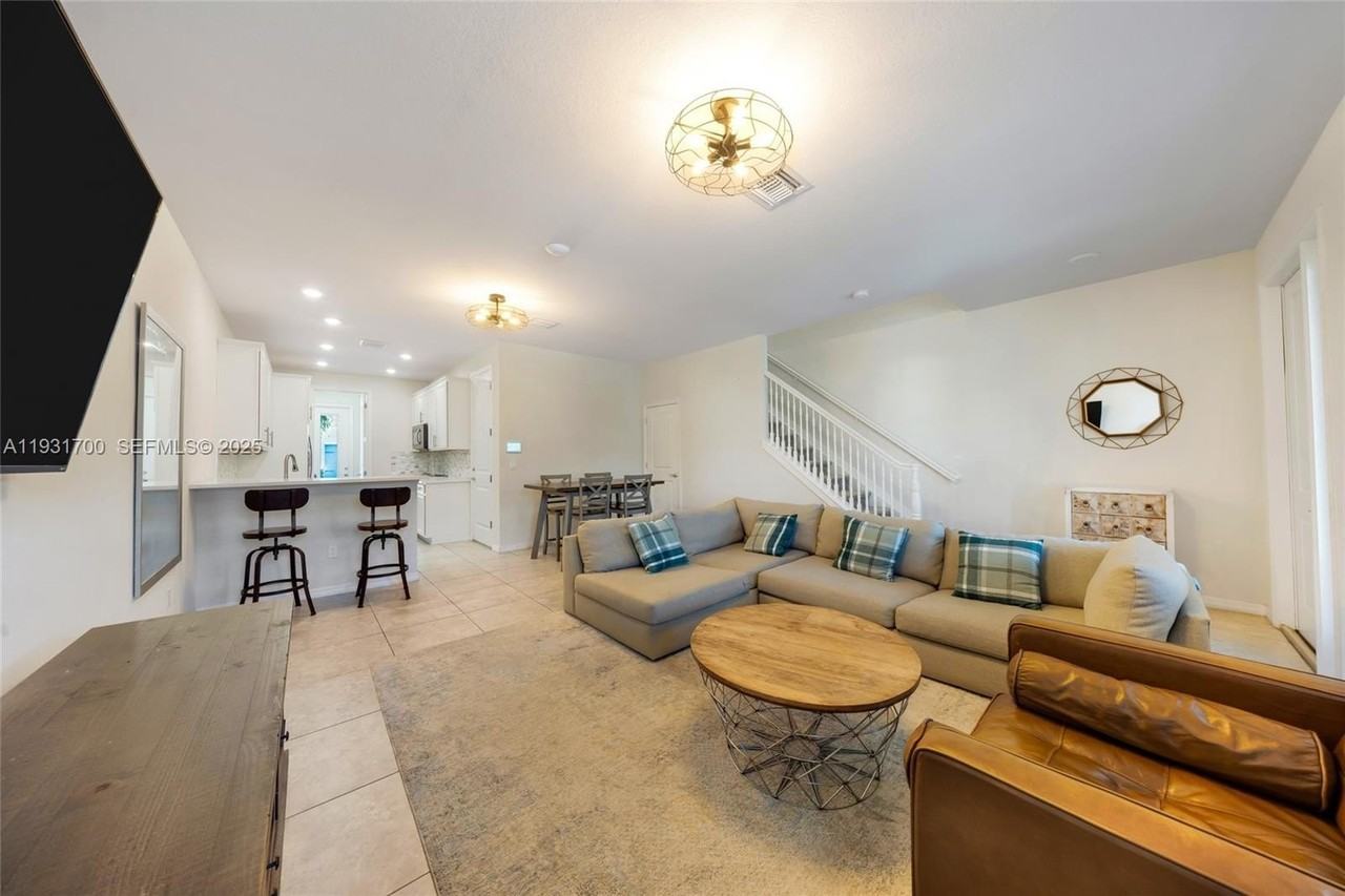 5110 Eucalyptus Dr #3 - Photo 6 of 36