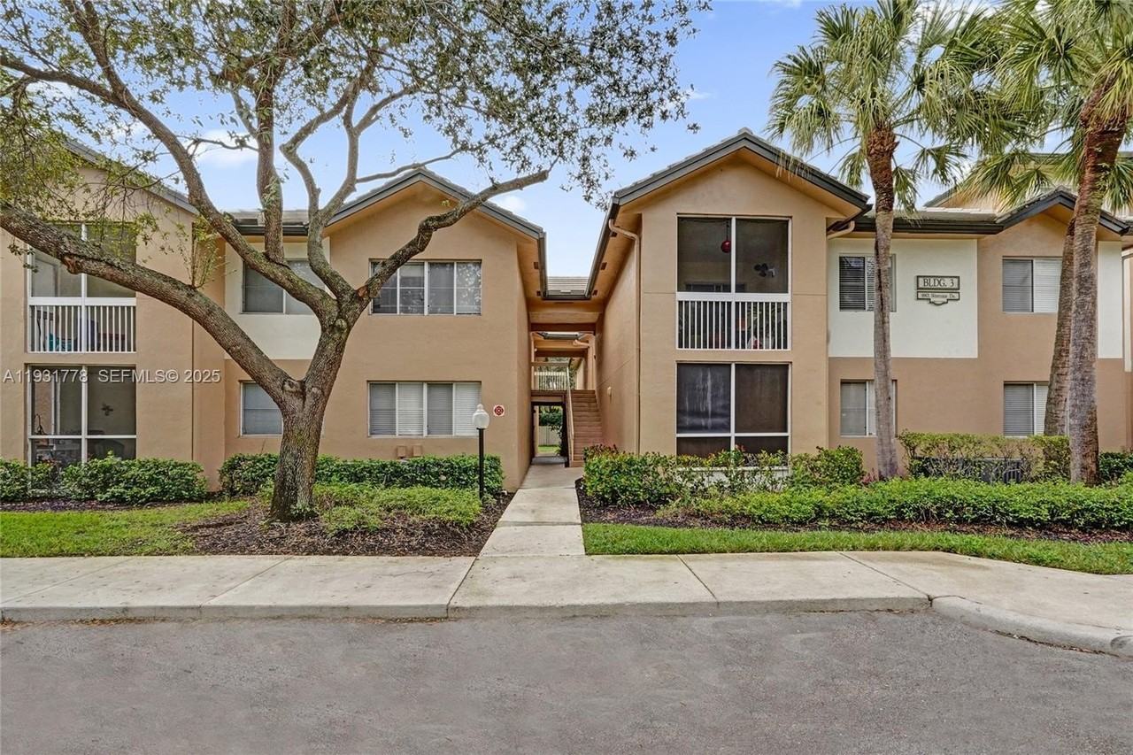 9901 Westview Dr #325 - Photo 2 of 39