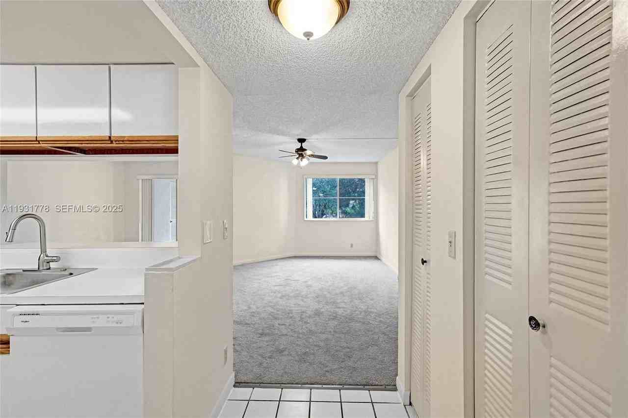 9901 Westview Dr #325 - Photo 5 of 39