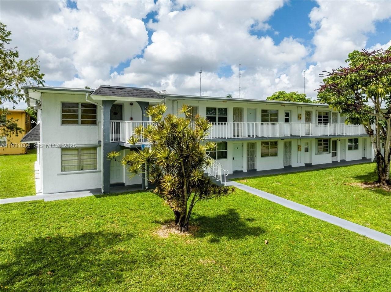 20310 Ne 2nd Ave #24 - Photo 2 of 29