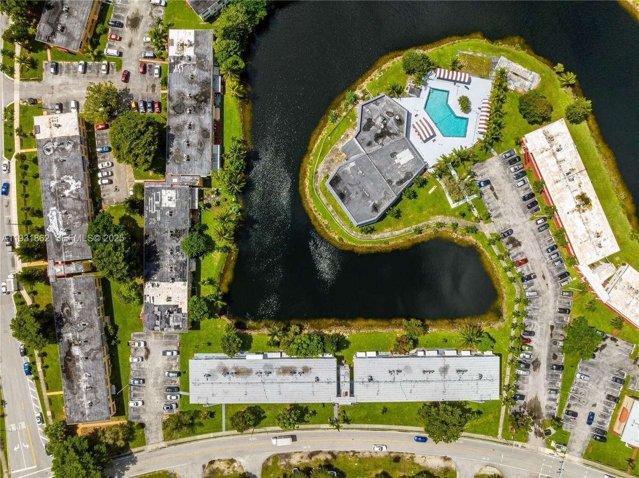 20310 Ne 2nd Ave #24 - Photo 3 of 29