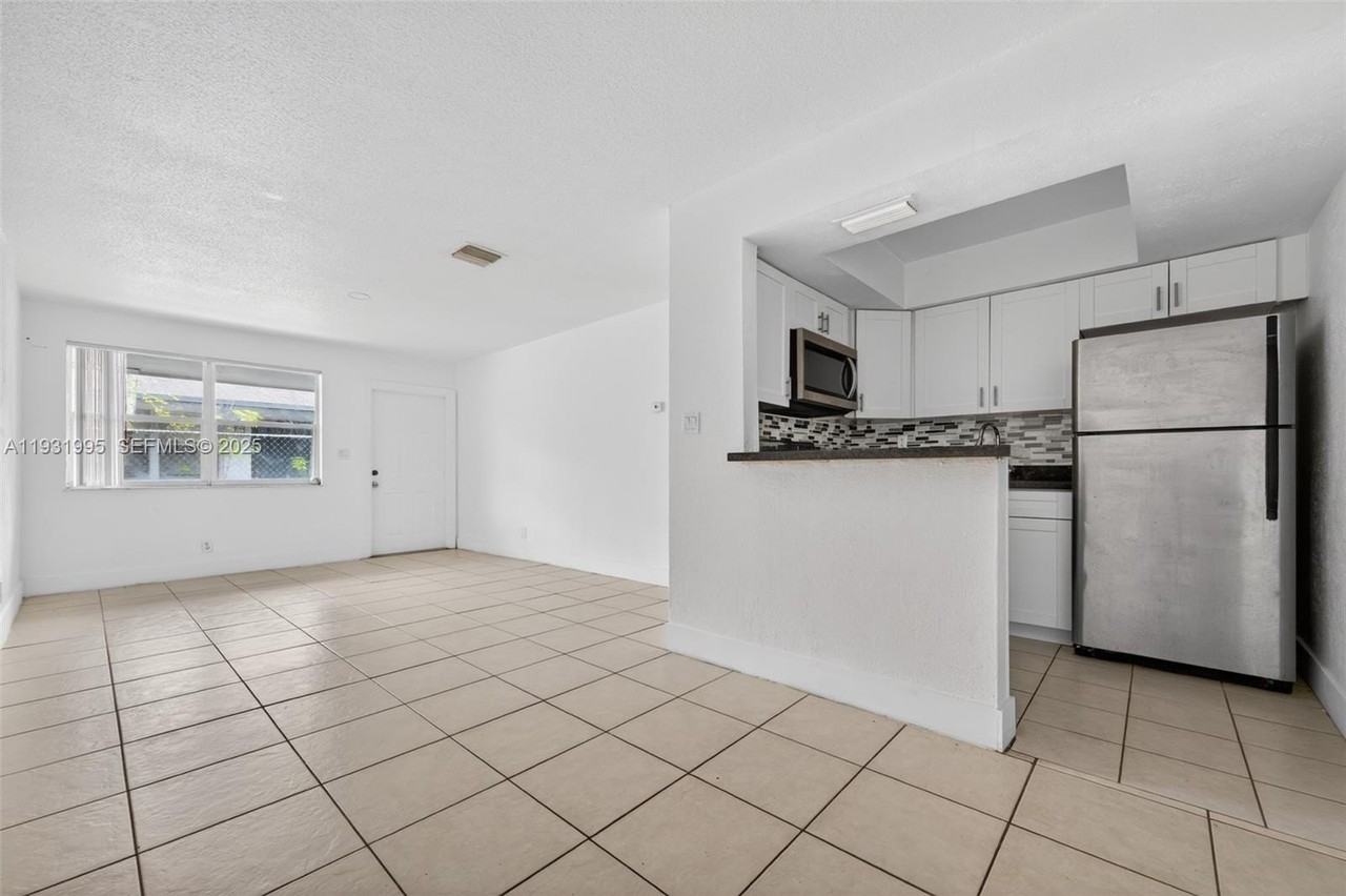 5842 Nw 23rd St #1-4 - Photo 4 of 8