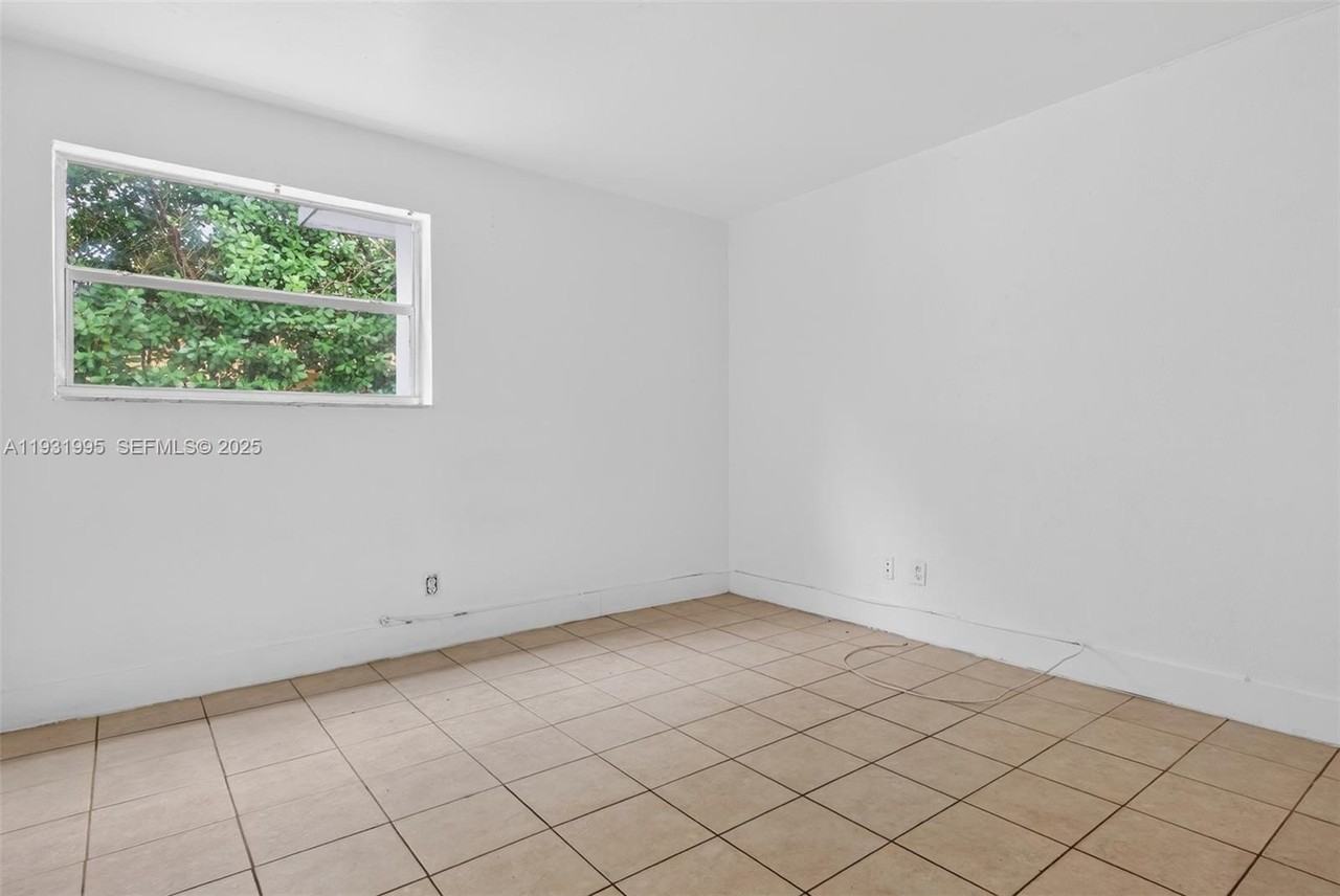 5842 Nw 23rd St #1-4 - Photo 6 of 8